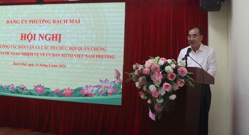 Phó Bí thư Thường trực Đảng ủy phường Bạch Mai Nguyễn Ngọc Phương phát biểu. Ảnh: PV
