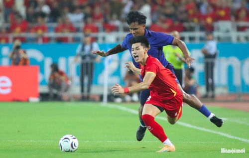 Có bàn thắng gỡ hòa, tuyển Việt Nam thi đấu cởi mở và dồn ép về phía khung thành Thái Lan. Ảnh: Ngọc Tú