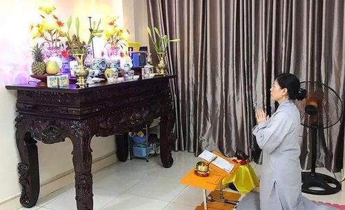 Không chỉ tháng 7 âm, mà nơi thờ cúng luôn cần giữ sạch và thoáng. Ảnh internet