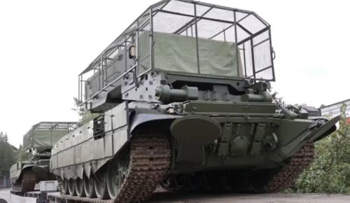 Điểm đáng chú ý là TOS-3 quay trở lại khung gầm bánh xích sau khi Nga đưa TOS-2 Tosochka lên xe bánh lốp.