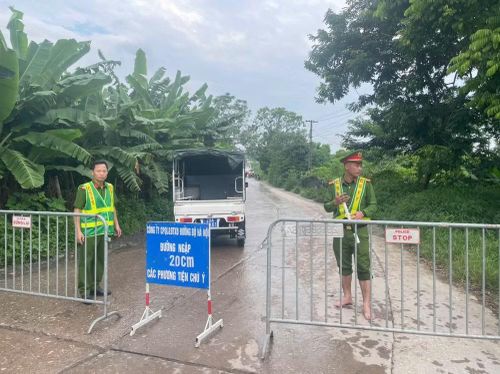 Bố trí lực lượng thường xuyên theo dõi diễn biến mực nước và tình hình ngập úng
