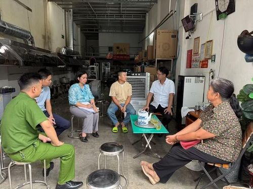 Công an phường Long Biên tham mưu lãnh đạo Đảng ủy - UBND trực tiếp vận động từng hộ gia đình
