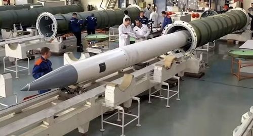 "Quyết định tăng số lượng ứng dụng của tên lửa RM-48U là do chi phí thấp hơn so với đạn 9M723 thuộc tổ hợp Iskander-M, cũng như do số lượng dự trữ đáng kể của loại tên lửa này - khoảng 400 đơn vị", đại diện GUR cho biết.