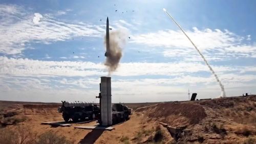 Về phía Ukraine, nước này cũng có bước đi tương tự khi tạo ra các tên lửa đạn đạo dựa trên thiết kế FP-7 và FP-9 - đây thực chất cũng là đạn dành cho tổ hợp S-300PS mà nước này sở hữu.