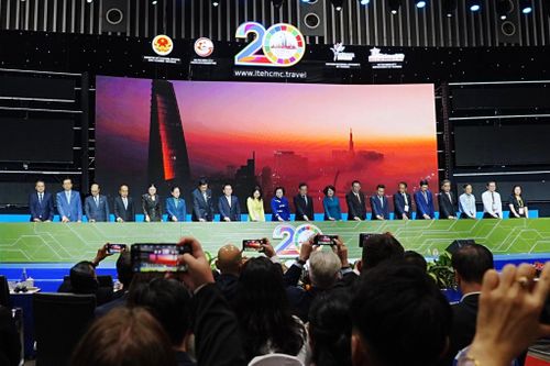 Các đại biểu bấm nút khai mạc ITE HCMC 2026, ngày 27/8.