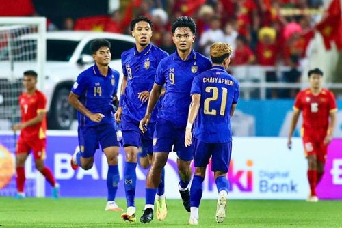 Yosakorn (số 9) tiếc nuối khi Thái Lan không thể giành chiến thắng trước Việt Nam. Ảnh: Minh Chiến.