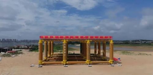 Giàn năng lượng mặt trời mới sử dụng các ống quấn tre làm khung đỡ chính, cũng như các "ống tre biển" cung cấp sức nổi và khả năng chịu tải. Ảnh: QQ.com.
