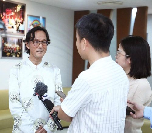 Sứ giả tiếng Việt năm 2026 Shimizu Masaaki chia sẻ với phóng viên