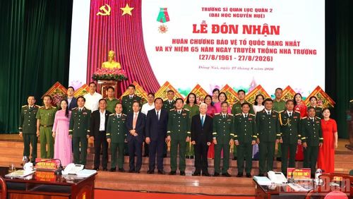 Nguyên Chủ tịch nước Nguyễn Minh Triết với các đại biểu tại buổi lễ.