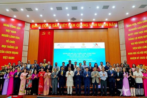  Các đại biểu chụp ảnh chung.