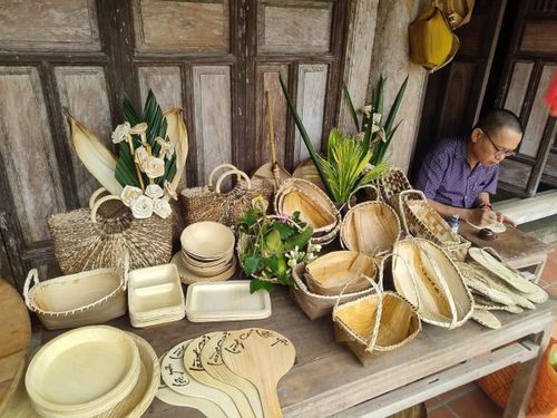 Sản phẩm lưu niệm từ mo cau Lộc Yên.