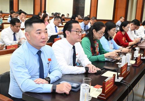 Các đại biểu dự kỳ họp. Ảnh: VIỆT DŨNG