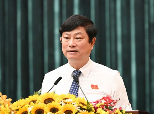 Chủ tịch HĐND TPHCM Võ Văn Minh phát biểu khai mạc kỳ họp. Ảnh: VIỆT DŨNG