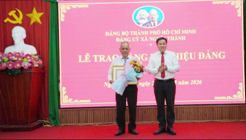 Xã Nghĩa Thành trao Huy hiệu Đảng cho đảng viên 50 năm tuổi Đảng
