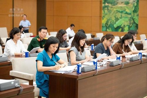  Các đại biểu dự họp. Ảnh: CỔNG THÔNG TIN ĐIỆN TỬ QUỐC HỘI 