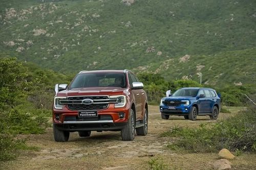 Ford Everest sở hữu ngoại hình bề thế với thiết kế vuông vức, khỏe khoắn và mang đậm phong cách SUV địa hình.