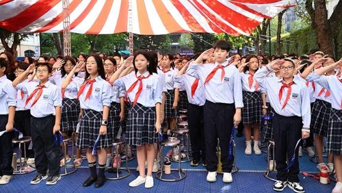 Học sinh Trường THCS - THPT Nguyễn Siêu. Ảnh: NSS