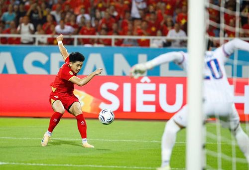 Đình Bắc rất năng nổ ở cánh