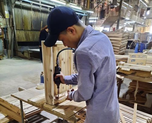 Công ty gỗ Leglor tìm nhiều cách duy trì hoạt động dù hiện nay đơn hàng giảm, giá bán thấp hơn giai đoạn dịch bệnh COVID-19 tới 20%
