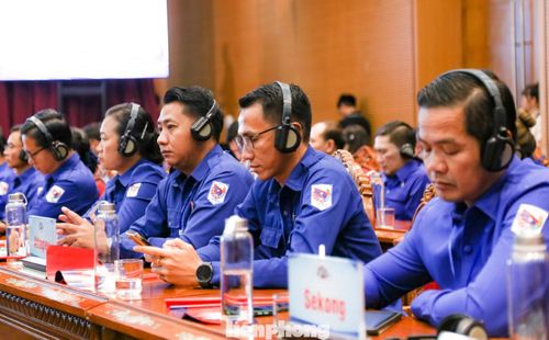 Đoàn đại biểu thanh niên các nước Lào, Campuchia dự buổi tọa đàm. Ảnh: Trương Định.