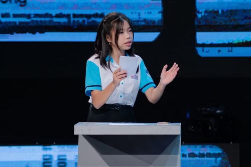 Từ một cô gái ngại ngùng, Khánh Vân đã thay đổi, mạnh dạn để có thể tranh biện tại chương trình Trường teen.