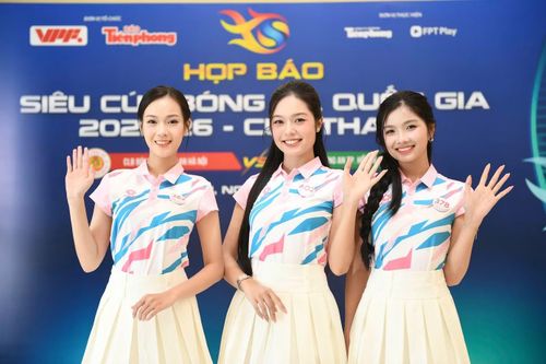 Không khí trước trận cũng khiến các thí sinh bàn luận sôi nổi về khả năng giành chiến thắng của hai đội. Họ mong chờ trận đấu hấp dẫn, có nhiều bàn thắng và đặc biệt muốn chứng kiến màn trình diễn của những tuyển thủ đang nhận được sự quan tâm lớn từ người hâm mộ.