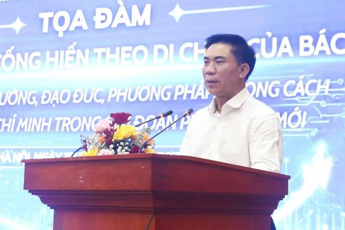 PGS.TS Đoàn Văn Báu chia sẻ tại tọa đàm.