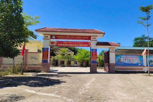 Trường Tiểu học Nghĩa Hành, nơi câu chuyện về sự đồng thuận và tinh thần cống hiến được thể hiện trong quá trình sắp xếp đội ngũ.