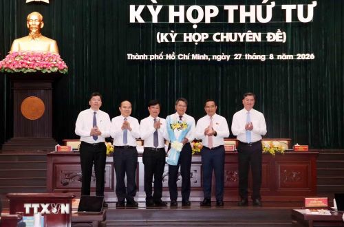 Lãnh đạo Hội đồng Nhân dân, Ủy ban Nhân dân chúc mừng ông Lê Văn Thắng, Giám đốc Sở Khoa học và Công nghệ Thành phố Hồ Chí Minh, được bầu làm Ủy viên Ủy ban Nhân dân Thành phố nhiệm kỳ 2026-2031. (Ảnh: Xuân Khu/TTXVN)