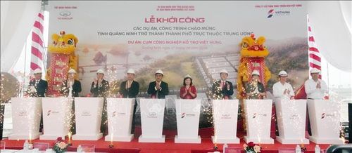 Quang cảnh Lễ khởi công dự án cụm công nghiệp phục vụ ngành công nghiệp hỗ trợ ở phường Việt Hưng. Ảnh: Văn Đức/TTXVN