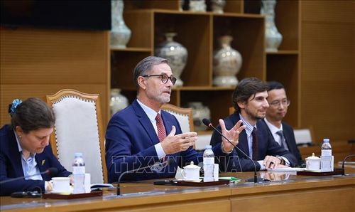 Đại sứ Cộng hòa Pháp Olivier Brochet đến chào kết thúc nhiệm kỳ công tác tại Việt Nam. Ảnh: Dương Giang/TTXVN