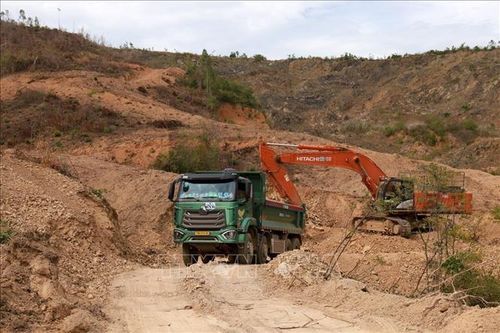 Mỏ đất tại thôn Xuân Tây (xã Vạn Hưng, ỉnh Khánh Hòa) được khai thác theo cơ chế đặc thù phục vụ các dự án đầu tư công.