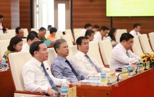 Các đại biểu HĐND tỉnh Khánh Hòa tham dự kỳ họp. Ảnh: Xuân Triệu - TTXVN