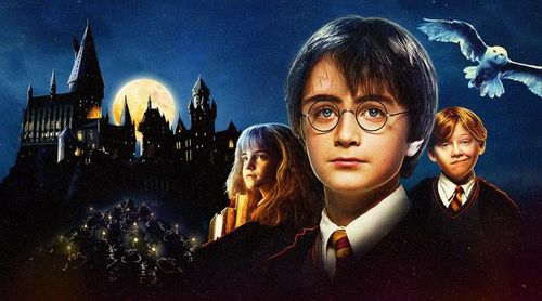 Harry Potter và Hòn đá phù thủy bất ngờ vươn lên dẫn đầu doanh thu ngày 27/8. Ảnh: NSX