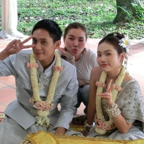 Chị gái hơn 8 tuổi đồng hành với Phương Mỹ Chi trong MV Thiên Đường Với Người Thương.