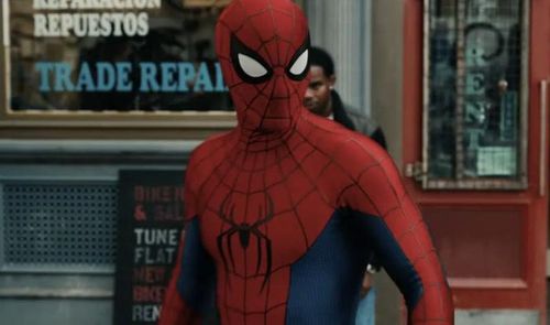 Sức hấp dẫn của Spider-Man không chỉ đến từ những trận chiến, mà còn nằm ở hình ảnh một người trẻ phải đối diện với những vấn đề rất đời thường. Ảnh: Sony Pictures.