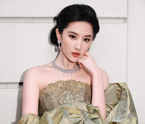 Lưu Diệc Phi không đủ điều kiện tranh giải cá nhân tại Kim Ưng do mang quốc tịch Mỹ. Ảnh: NSX