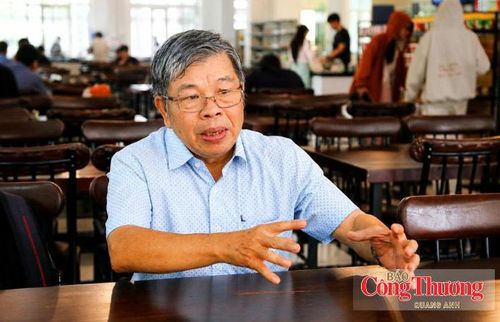PGS.TS Hà Minh Hồng trả lời phỏng vấn phóng viên Báo Công Thương.