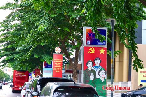Không khí chào mừng Quốc khánh 2/9 đang hiện diện trên nhiều tuyến đường tại TP. Hồ Chí Minh.