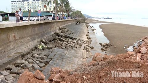 Xã Hoằng Thanh có 6,2 km bờ biển và hơn 16 km đê.