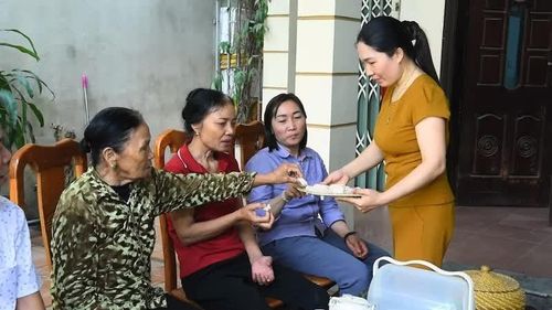 Tại nhiều vùng quê của tỉnh Thanh Hoá, chè lam dẻo vẫn là món quà quê được nhiều người yêu thích.