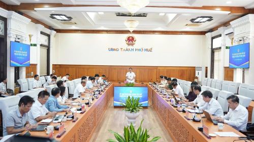 Toàn cảnh cuộc họp. Ảnh: UBND TP Huế