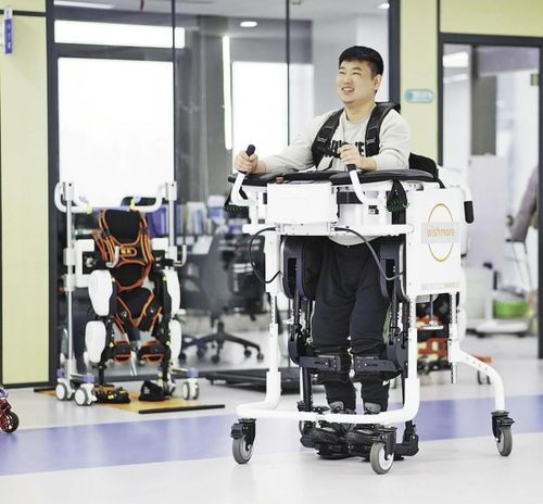 Thị trường robot ngoại cốt tại Trung Quốc đang tăng trưởng rất nhanh. Ảnh: People's Daily