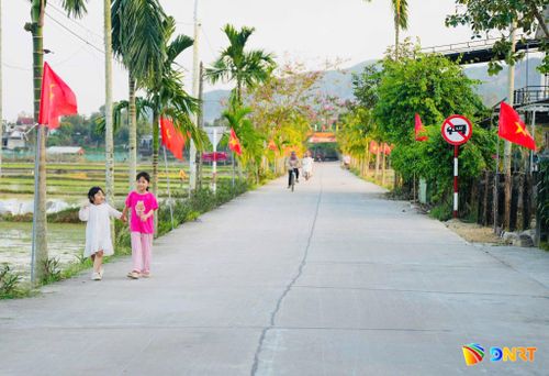 Một tuyến giao thông nông thôn tại xã Duy Xuyên được kiên cố hóa. Ảnh: PHI THÀNH