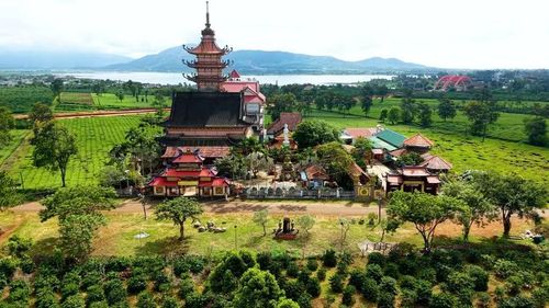  Những mái chùa cao, thanh thoát tạo điểm nhấn cho không gian kiến trúc giữa đại ngàn. Ảnh: Thanh Sáng 