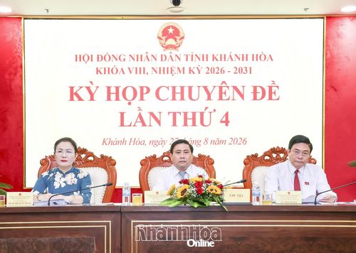 Chủ tọa điều hành kỳ họp.