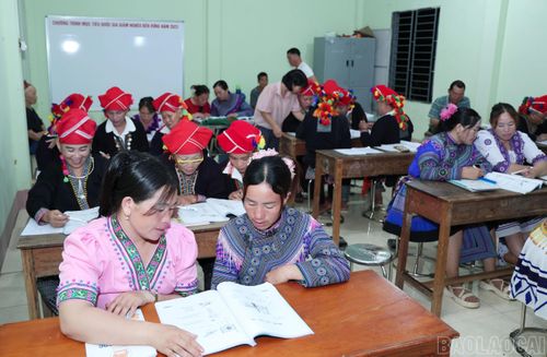 Chỉ tiêu lớp học lúc đầu có 20 người, nhưng vì nhiều người đăng ký, xã Bảo Hà đã nâng số lượng lên 30 học viên như hiện nay.