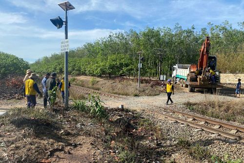 Một lối đi tự phát ở khu vực ga Sông Dinh đang được ngành chức năng xử lý