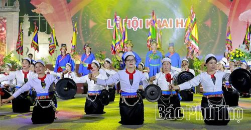 Nét đẹp văn hóa truyền thống dân tộc Mường được bảo tồn và lan tỏa trong đời sống cộng đồng.