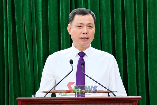 Đồng chí Nguyễn Thành Công, Phó Chủ tịch UBND tỉnh thông tin chuyên đề tại Hội nghị.